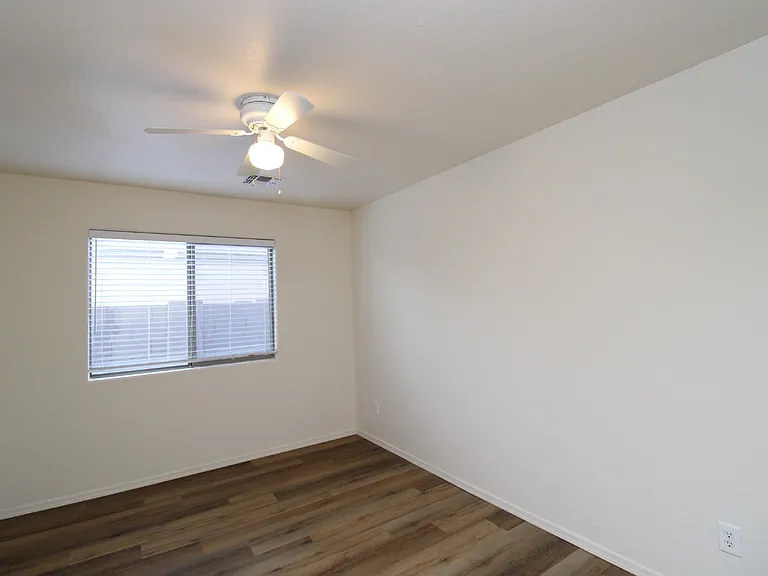 7308 S 37th Gln — Photo 10