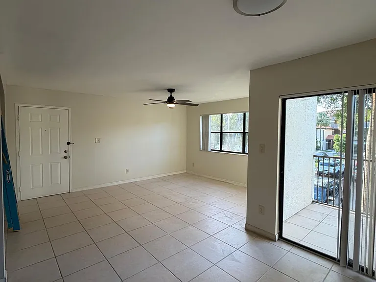 540 S Park Rd #259 — Photo 2