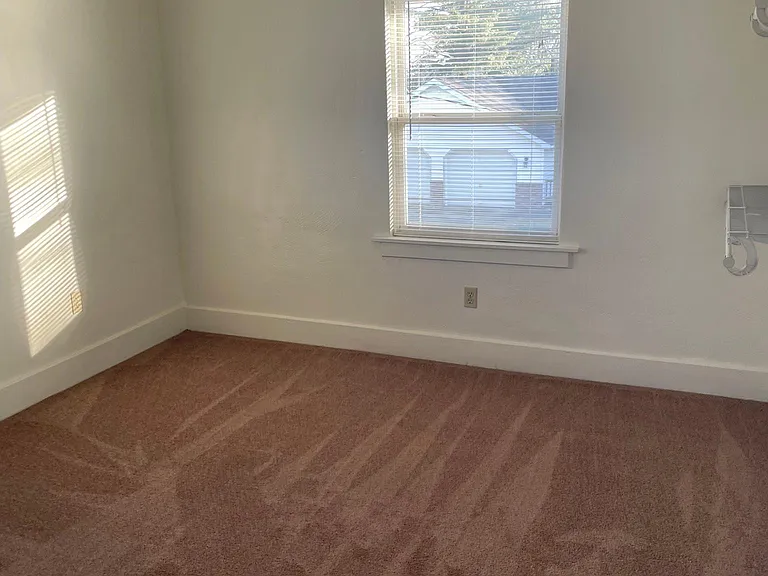 Up SE Bedroom