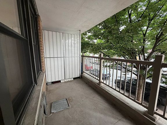 3rd image of 611 Banner Ave #1