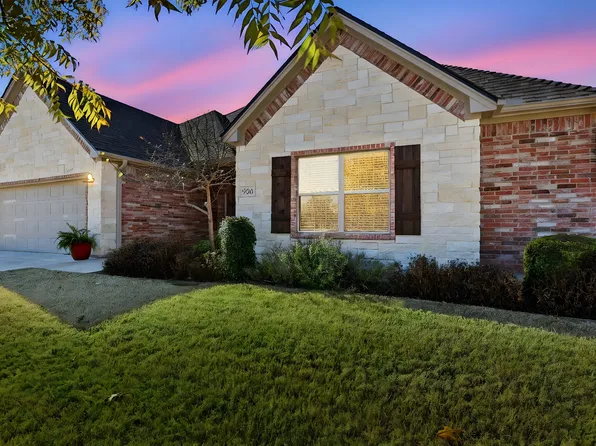 906 Chestnut Grove Dr, Cleburne, TX 76033