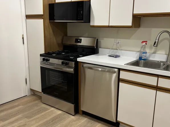 10381 Dearlove Rd APT 2A, Glenview, IL 60025