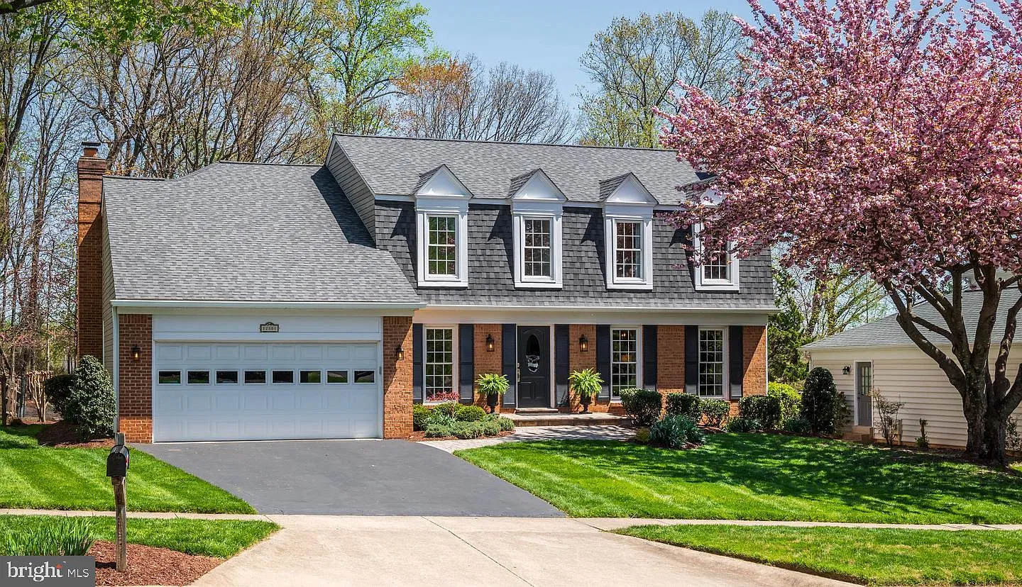 5 bed, 3.5 bath, 3254 sqft, $5,800 — Photo 1