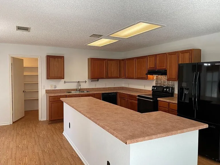 713 Catumet Dr — Photo 11