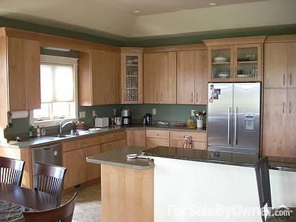 Maple cabinet kitchen, SS appliances : Crown molding, granite island, tray ceiling. duraceramic floo