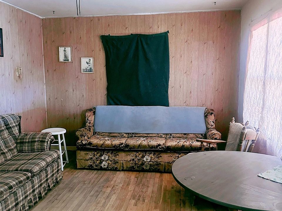 2nd image of 707 W Ave E