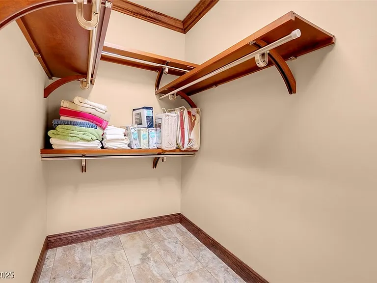 264 Crestview Dr — Photo 65