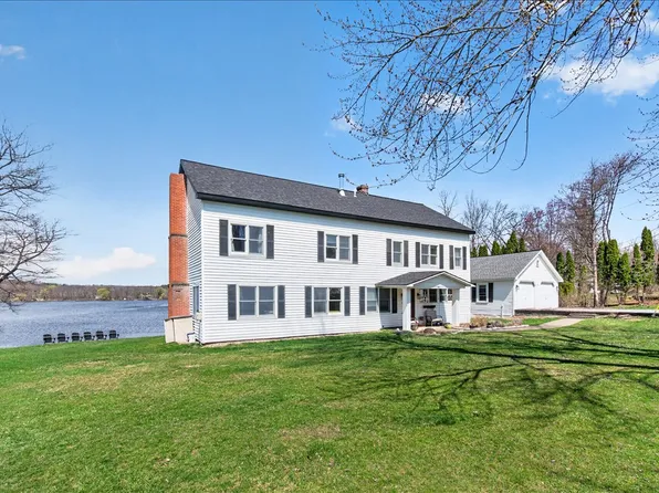 15 McCormicks Ln, Ballston Lake, NY 12019