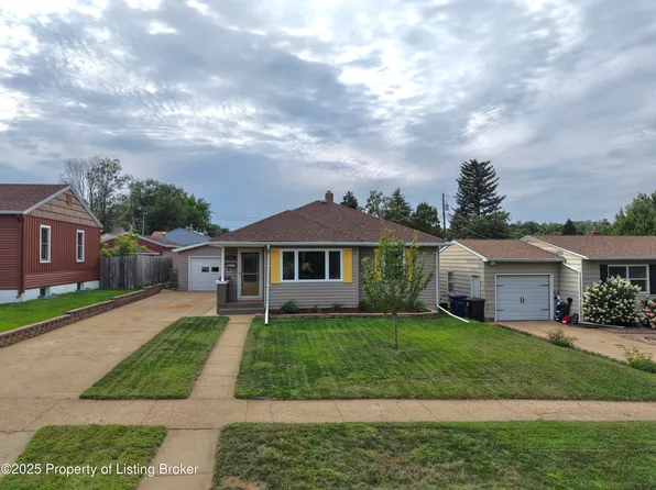 821 Park Ave, Dickinson, ND 58601