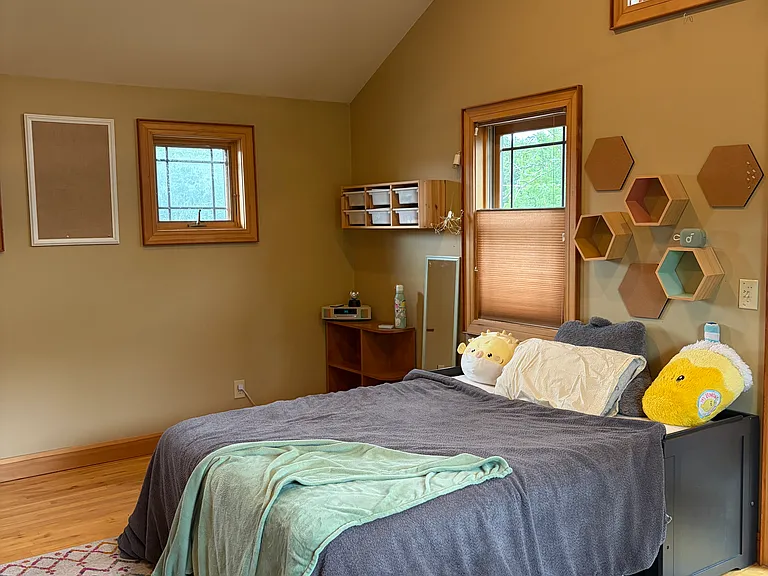 Upstairs second bedroom.