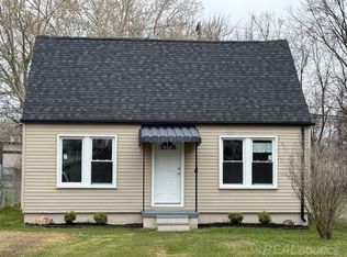 22437 Thirteen Mile St, Saint Clair Shores, MI 48082