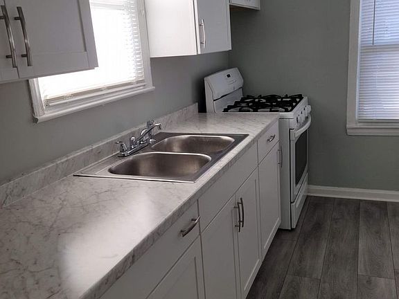 4th image of 20293 Elkhart St