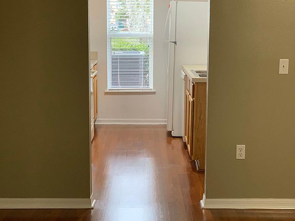 3rd image of 4606 Ashburn Square Dr