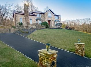 2 Pine Glen Dr, Blauvelt, NY 10913