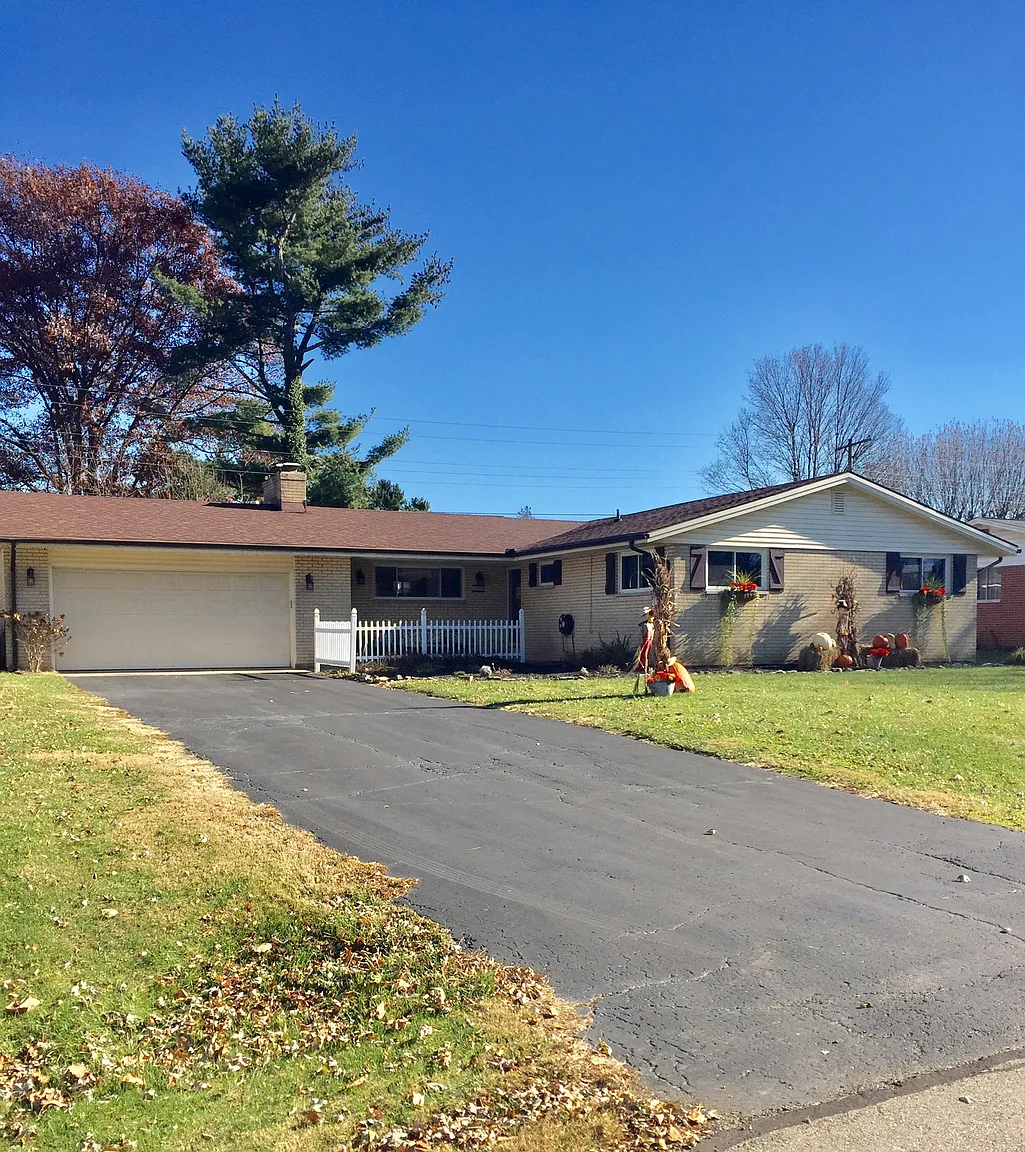 1054 Lark Ln photo 1
