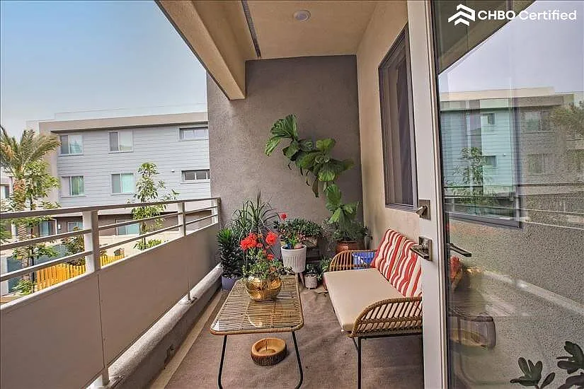 Modern Cozy Parkview Anaheim Townhouse — Photo 3