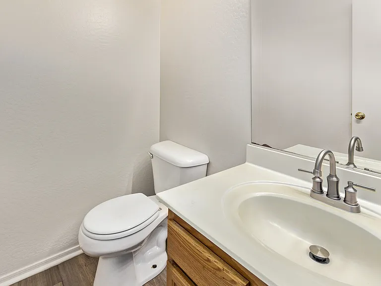 Downstairs 1/2 Bath