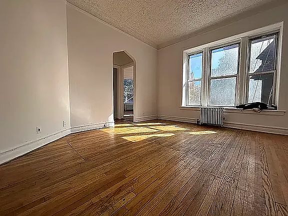 5th image of 89 Halsey St APT 4