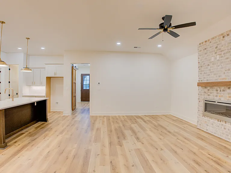 77 Kings Pond Cv — Photo 8