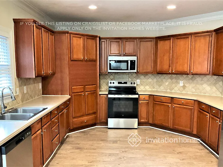 660 Brittany Manor Ln — Photo 9