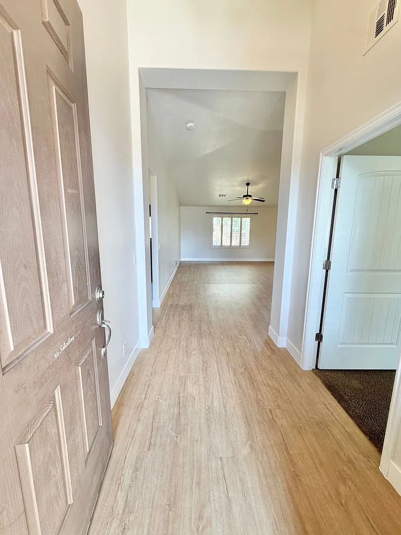 151 E Gold Bullion Way — Photo 4