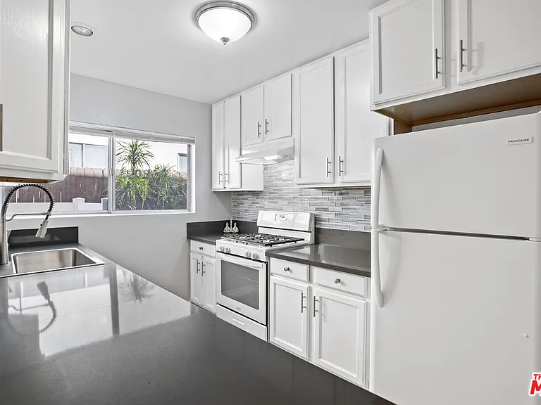 11743 Mayfield Ave #3 — Photo 7