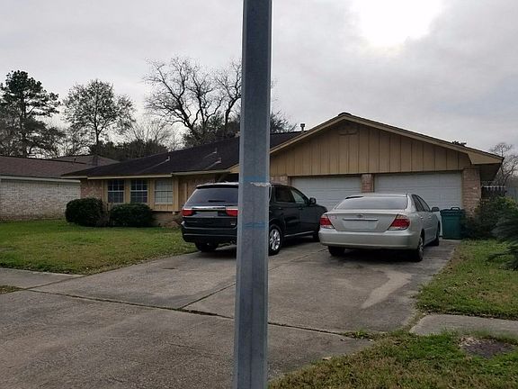 3rd image of 16263 Hollow Wood Dr