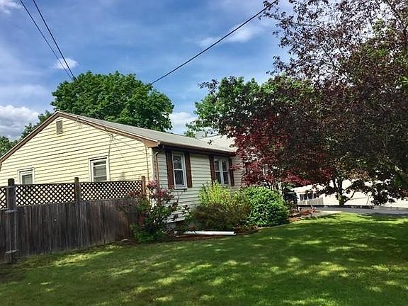 5th image of 49 Applewood Dr
