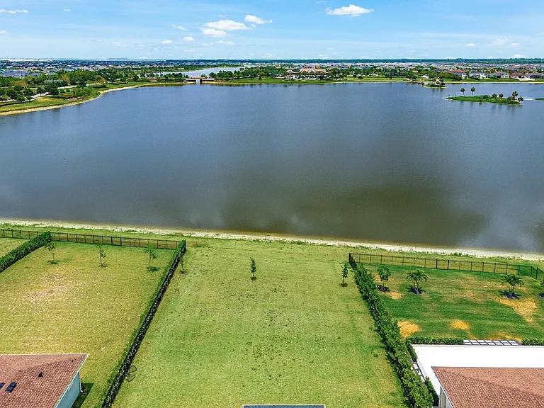 655 Hookline Cir — Photo 44
