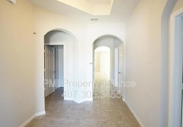 1427 Cabot Dr — Photo 2