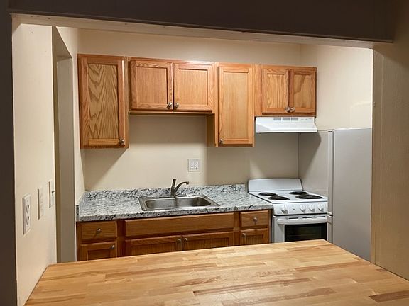 4th image of 444 S Ashland Ave #A15