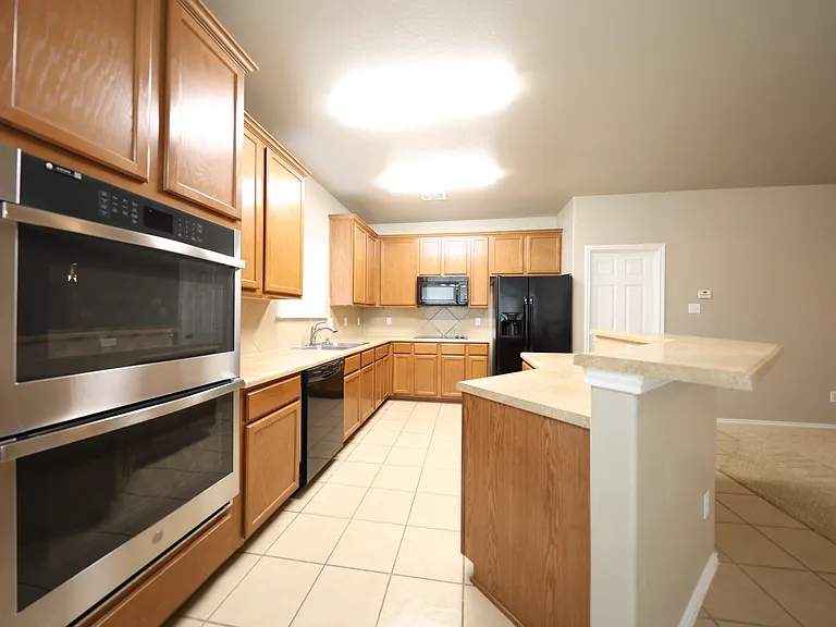 2203 Ryan Dr — Photo 4