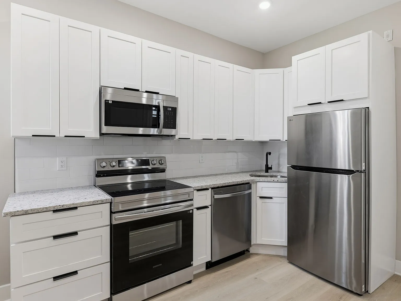 2 bed, 750 sqft, $2,000 — Photo 2