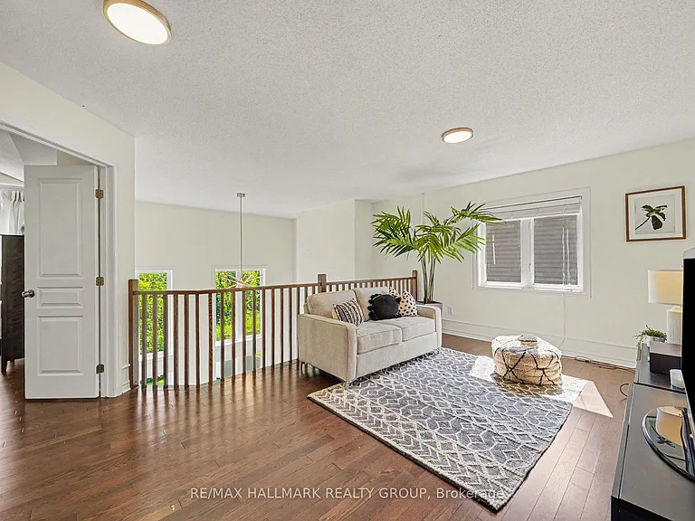 938 Wildcarrot Cres — Photo 20