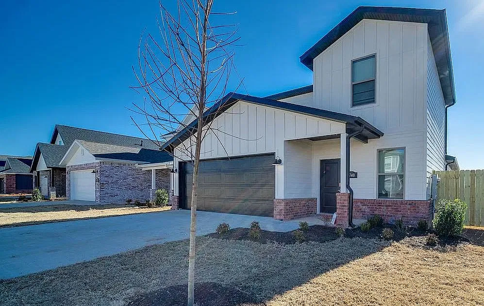 3 bed, 2.5 bath, 2005 sqft, $2,800 — Photo 1
