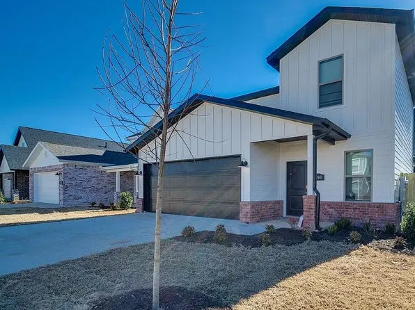 1740 W Broadway Pl, Rogers, AR 72758
