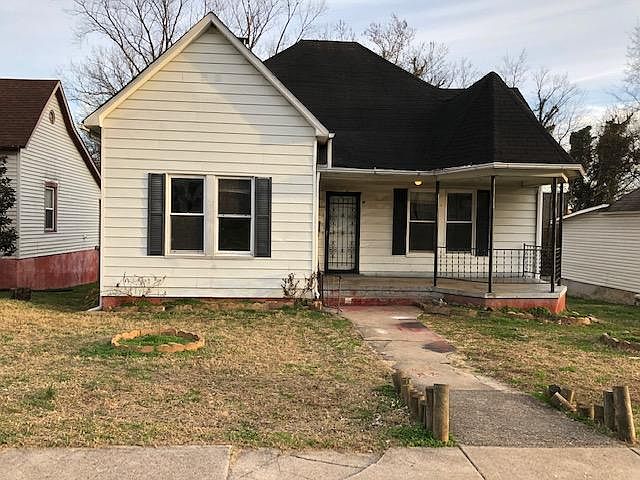 1st image of 124 E Oldham Ave