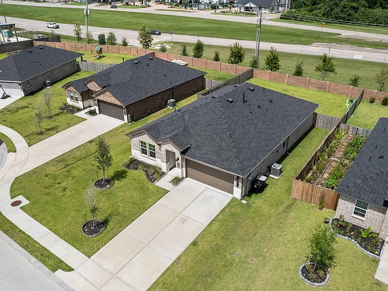 1054 Great Barracuda Ln — Photo 32