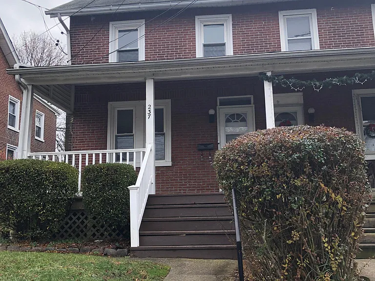 237 Chestnut Ave — Photo 1