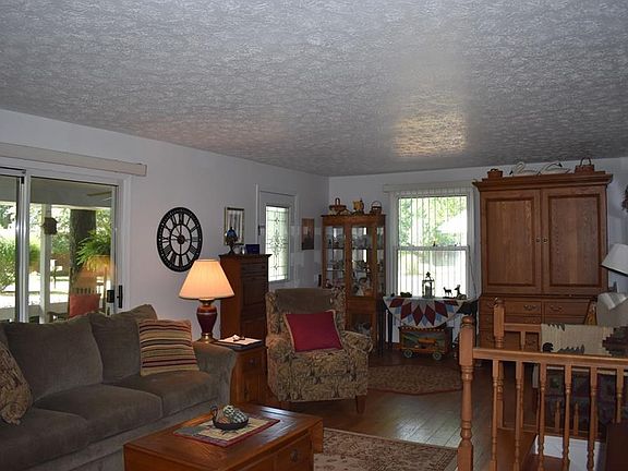 3rd image of 7635 Lakewood Dr
