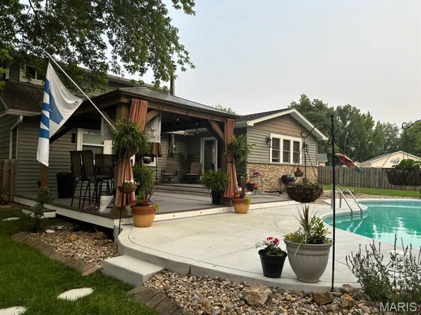 511 Coventry Rd, Troy, IL 62294