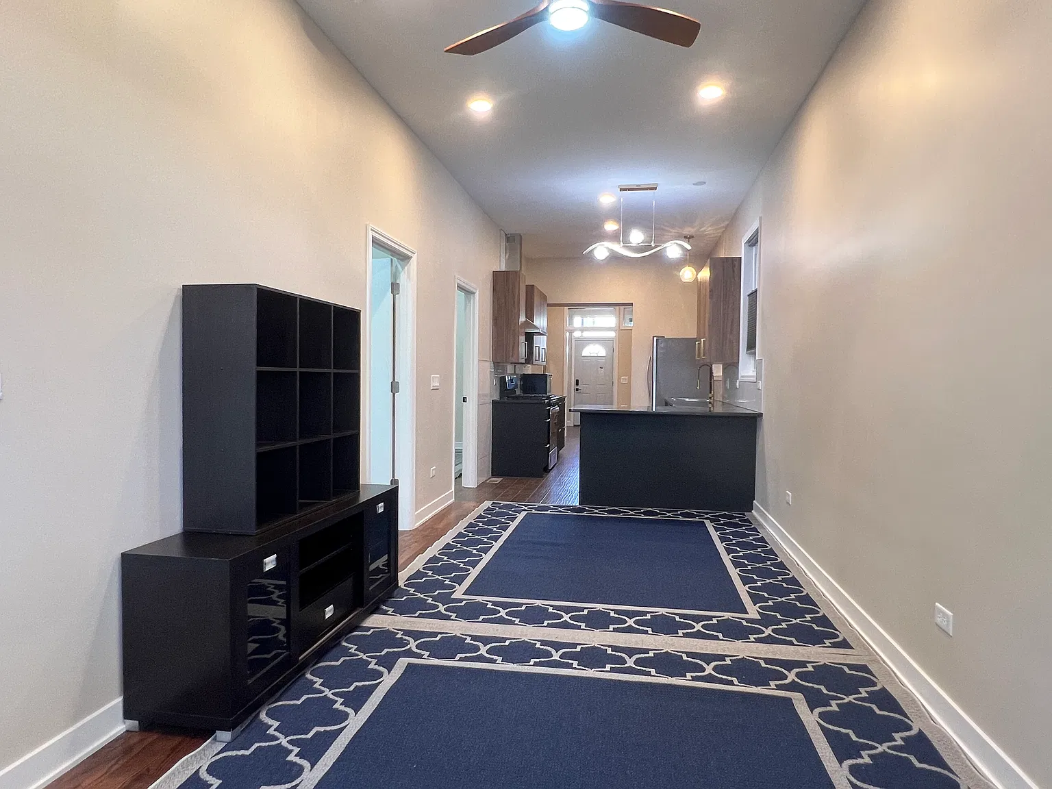 3 bed, 1000 sqft, $2,800 — Photo 2