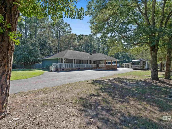 8035 E Davenport St, Bayou La Batre, AL 36509
