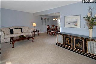 3rd image of 222 Beachwood Ave