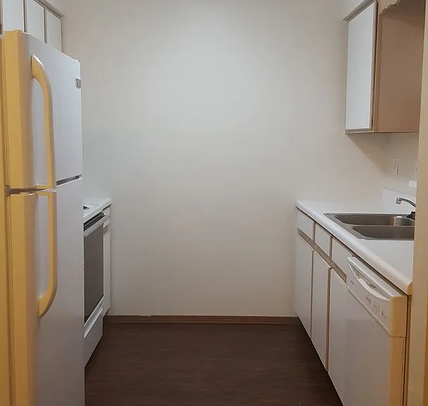1016 N Pheasant Run — Photo 3