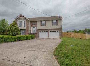 1047 Holly Rock Ct, Clarksville, TN 37040