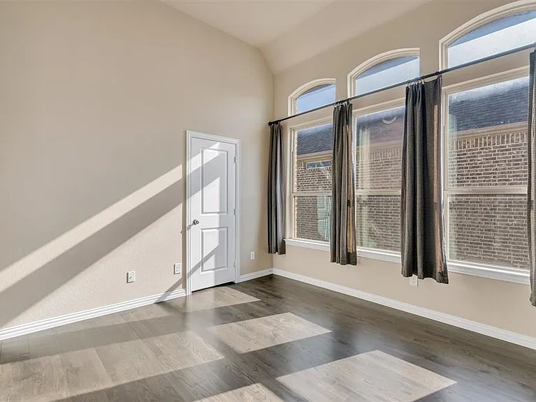 7336 Champagne Dr — Photo 25
