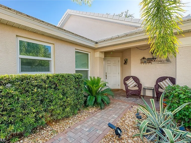 1250 Silverstrand Dr — Photo 3