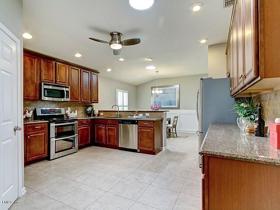 4th image of 300 W Adelaide Dr