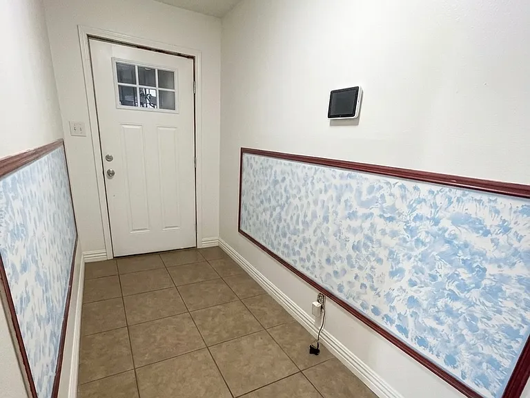2210 Berry Ave — Photo 10